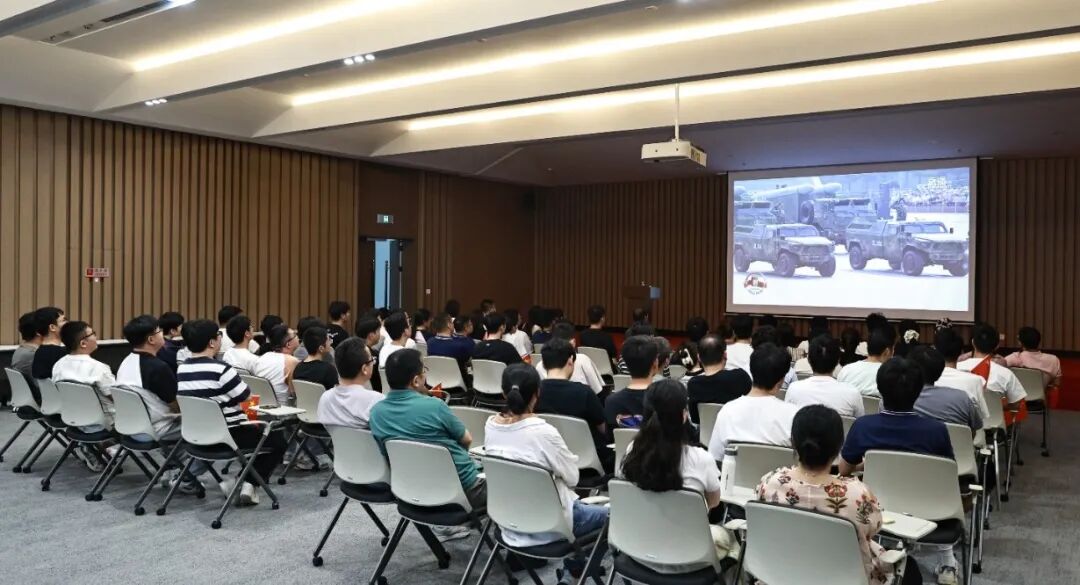 愿以吾辈之青春 捍卫盛世之中华 | 万事娱乐组织观看九三阅兵仪式